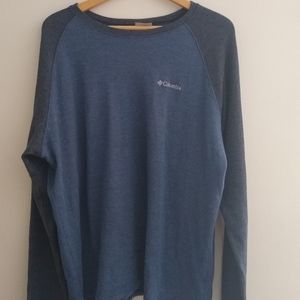 Mens Columbia thermal ragland long sleeve shirt.
